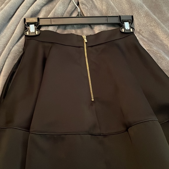 Silky Black skirt with pockets- H&M - size 4 - Picture 2 of 3